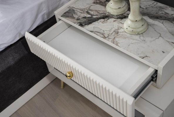 Elegantais nakts galds guļamistabai no nerūsējošā tērauda Naktskonsole Moderne meubles